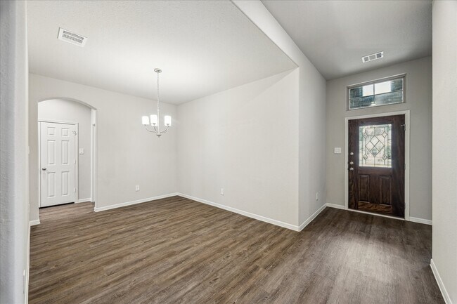 Building Photo - 935 Golden Willow Ln