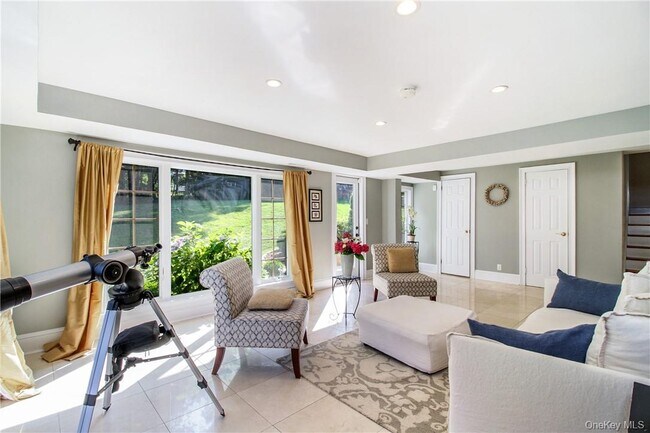 Building Photo - 25 Tamarack Way