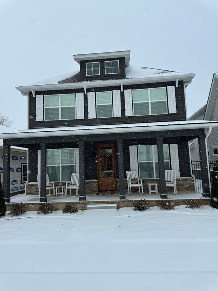 Building Photo - 324 Gardens Ln