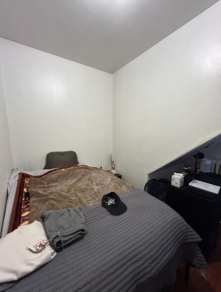 Building Photo - 17 Hillside St