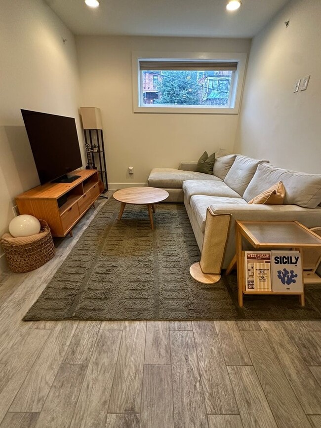 Building Photo - 1 Bedroom, 2 Bath Condo