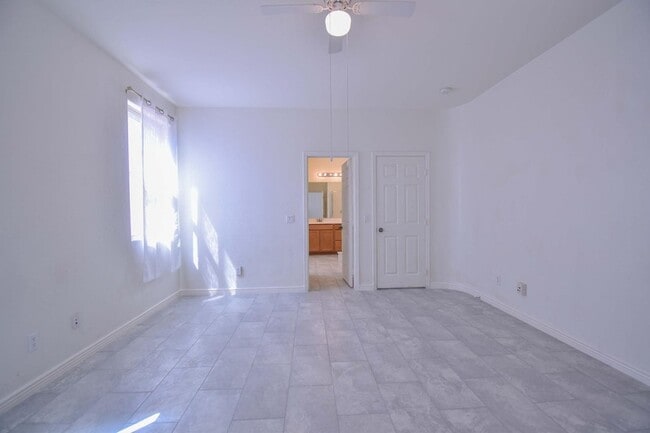 Building Photo - 21017 W Glen St