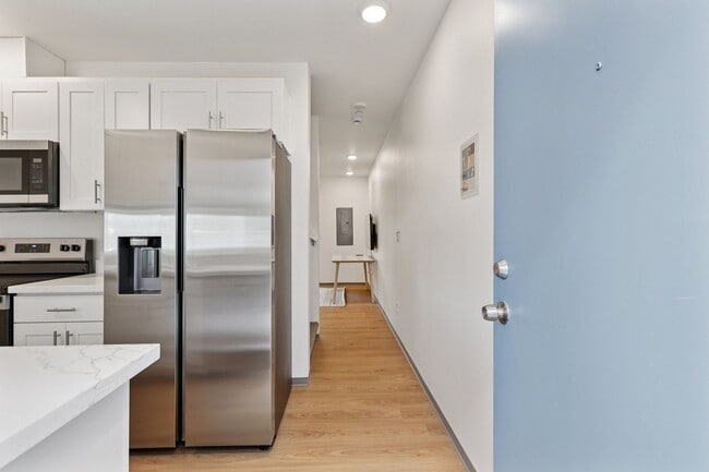 Building Photo - Pre-leasing for Jan/Sep 2026!