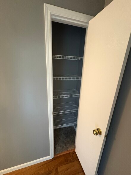 Building Photo - 1835 Carpenter Cir