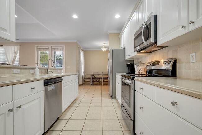 Building Photo - Southwood Home With Large Yard