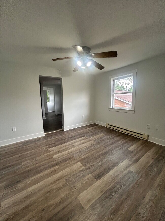 Building Photo - FIRST MONTH FREE! 1 Bedroom, 1 Bath Second-Floor Apartment for Rent, Pet Friendly.