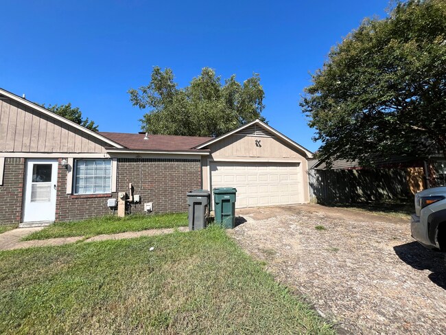 Building Photo - 6959 Tulip Trail Dr