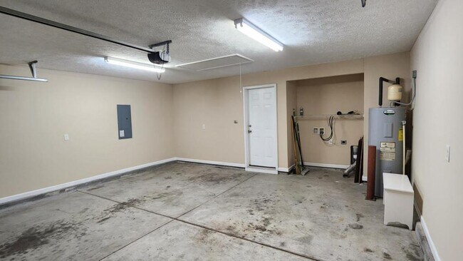 Building Photo - 165 Woodland Pk Lp