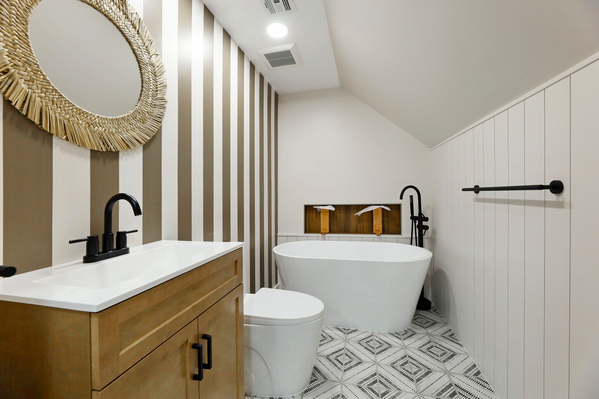 Building Photo - 205 Island Rd