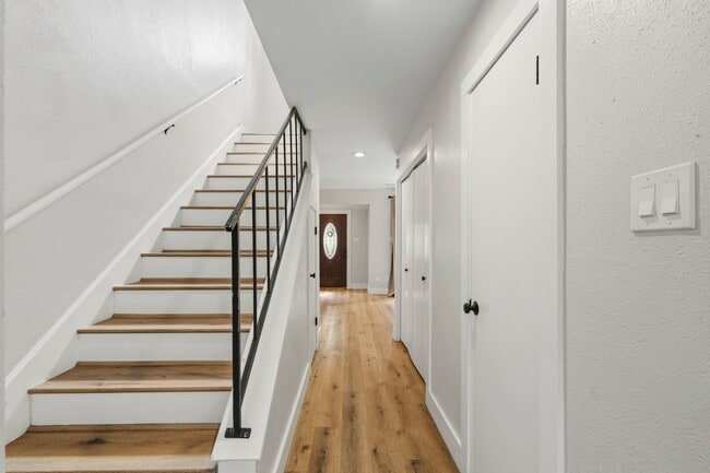 Building Photo - 1063 Country Pl Dr