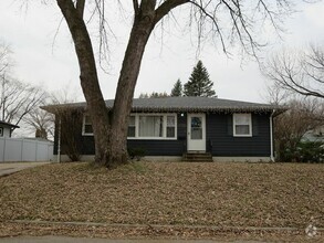 Building Photo - 3 Bedroom 1 Bathroom House