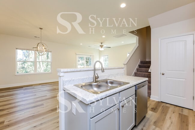 Building Photo - Updated 3 bedroom home!
