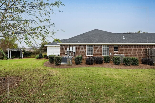 Building Photo - Gorgeous 3 Bed 2 Bath Brick Cottage on Corner Lot