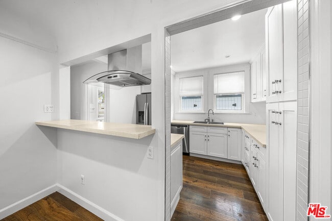 Building Photo - 369 S Virgil Ave