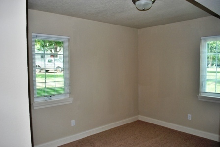 Building Photo - 2 bedroom, 1 bath condo near west side cam...