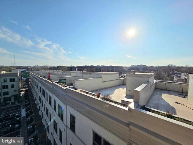 Building Photo - 820 Fern Pl NW