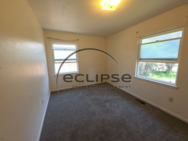 Building Photo - 721 Lee Dr