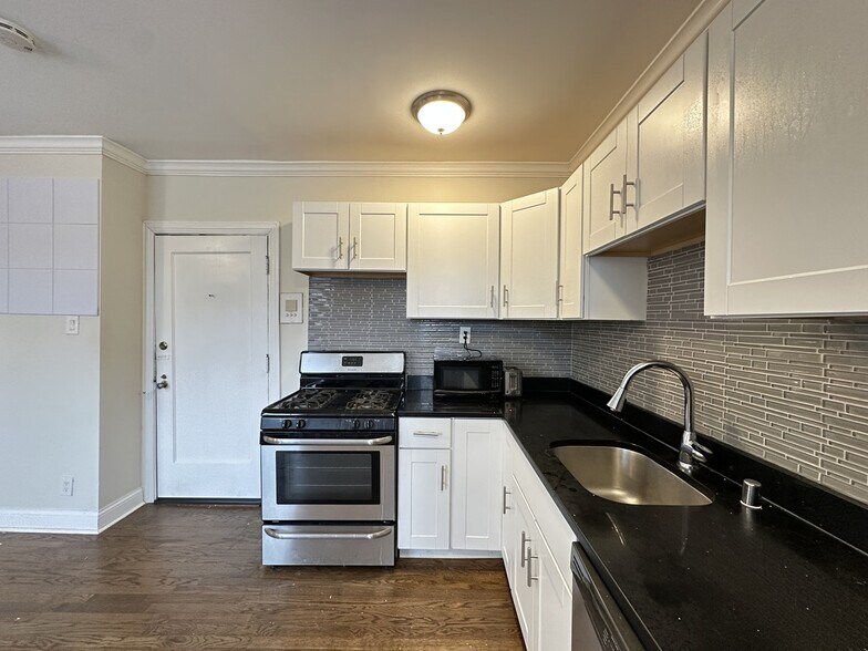 Building Photo - 2127 N Dayton St