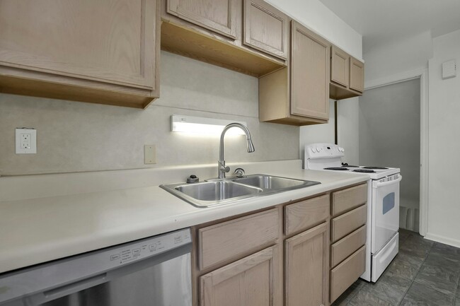 Building Photo - 2091-2097 Harwitch Rd, Unit 2095