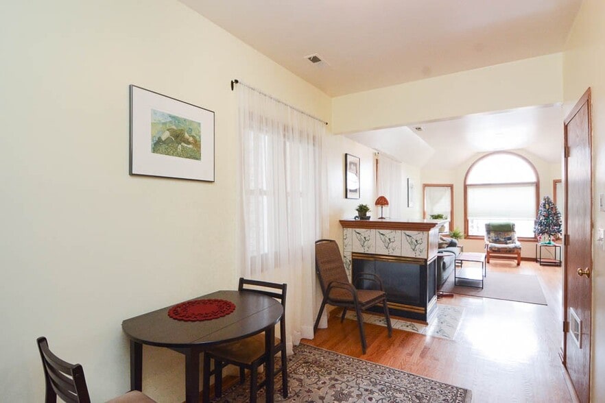 Building Photo - 3713 N Janssen Ave