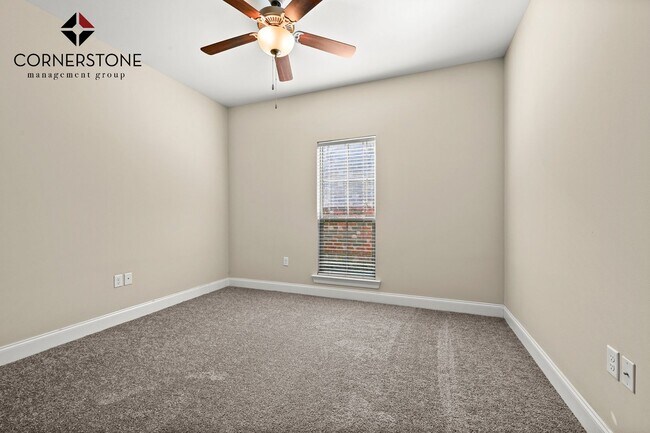 Building Photo - 3 Bedroom House in University Villas| Community Pool |Gated Community