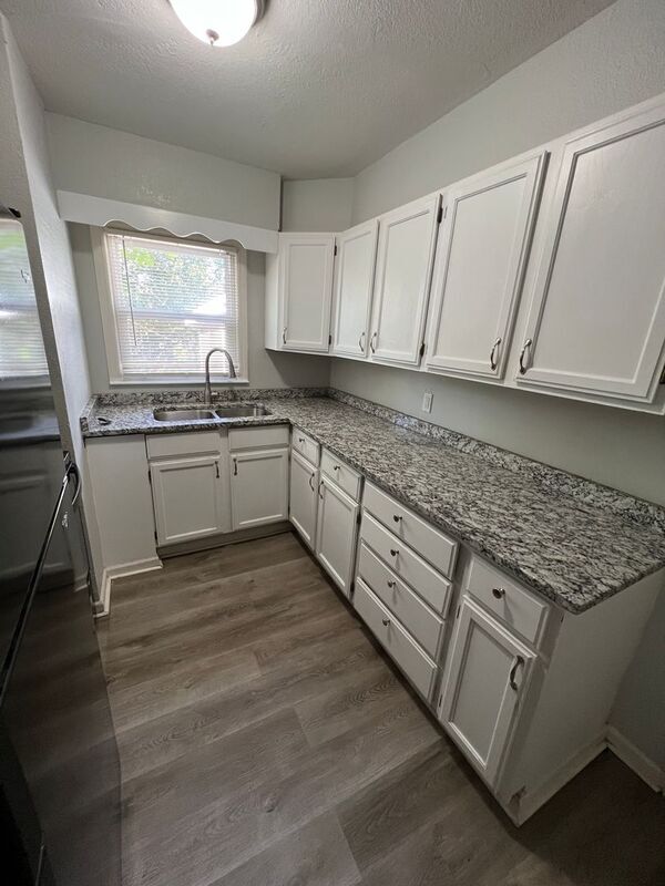 Building Photo - 6008 S Benton Ave