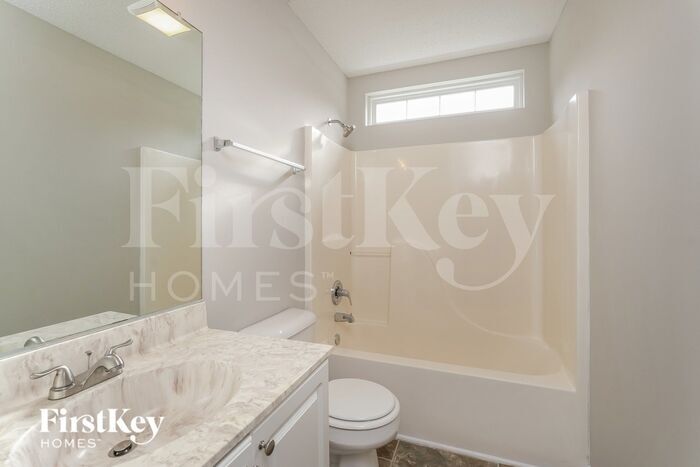 Building Photo - 514-513 3 Oaks Dr