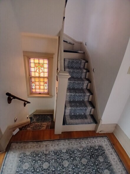 Your private stairs - 6119 Waterman Blvd