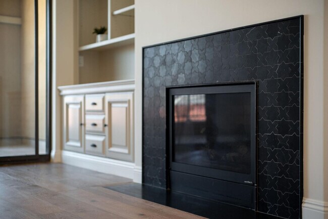 Building Photo - 7181 E Camelback Rd