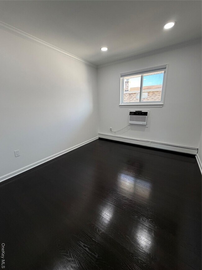 Building Photo - 12 Central Dr