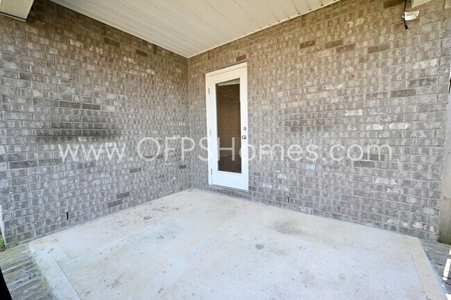 Building Photo - 4 Bed Crestview Home