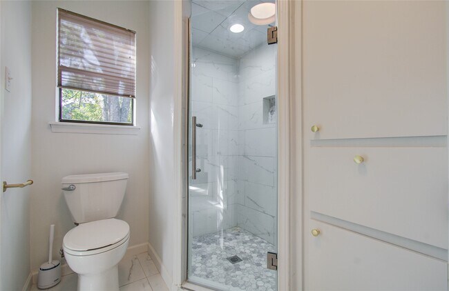 Building Photo - 15835 N Barkers Landing Rd