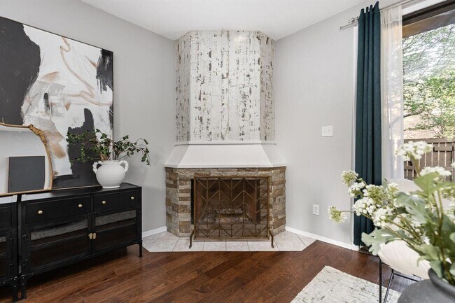 Building Photo - 7122 Wood Hollow Dr
