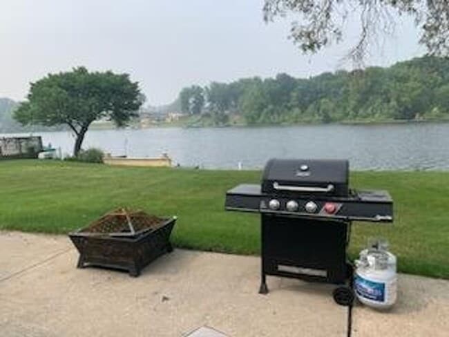 Building Photo - River Front Home in Elkhart IN, lawn care included.