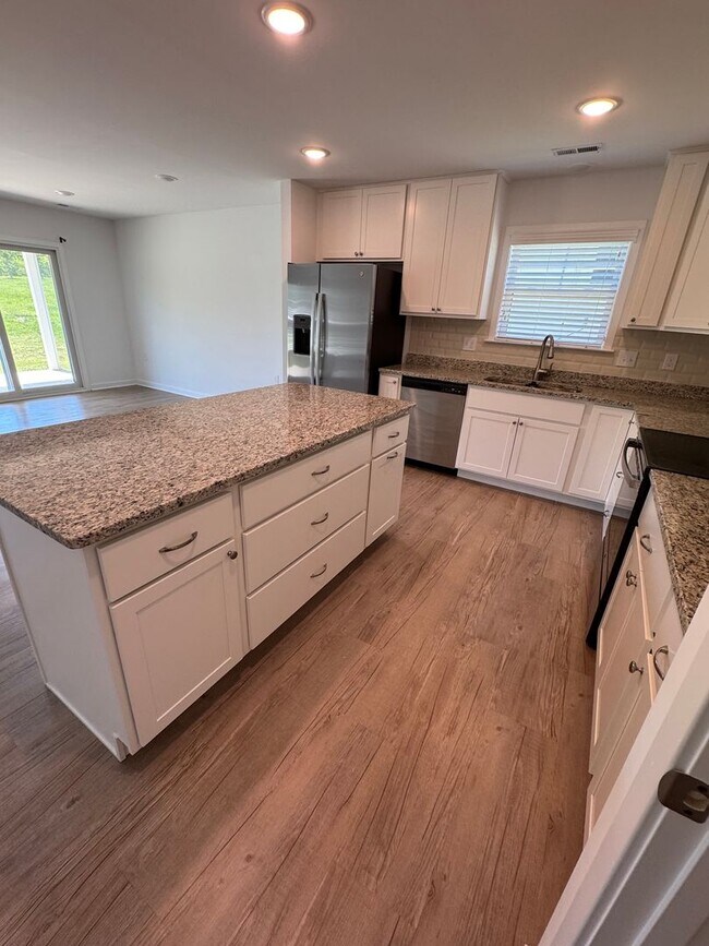 Building Photo - 612 Dripping Spring Dr