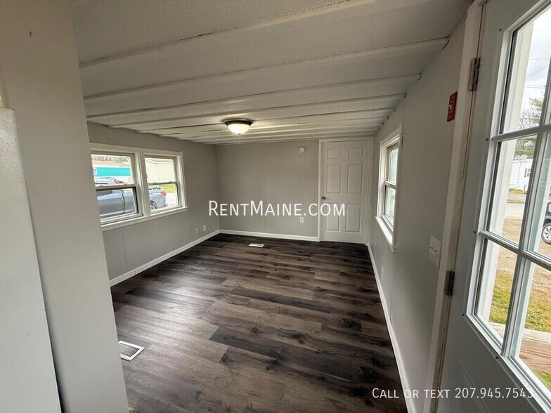 Building Photo - 799 Stillwater Ave