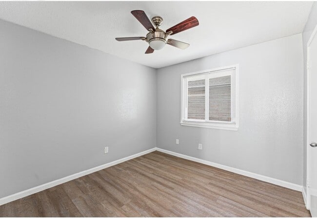 Building Photo - 2808 Pinewood Dr