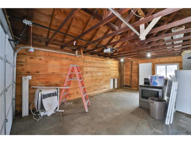 Building Photo - 3 Bedroom, 2 Bathroom Single Family House