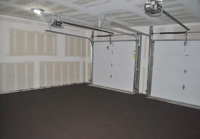 Building Photo - 202 1/2 Cedar