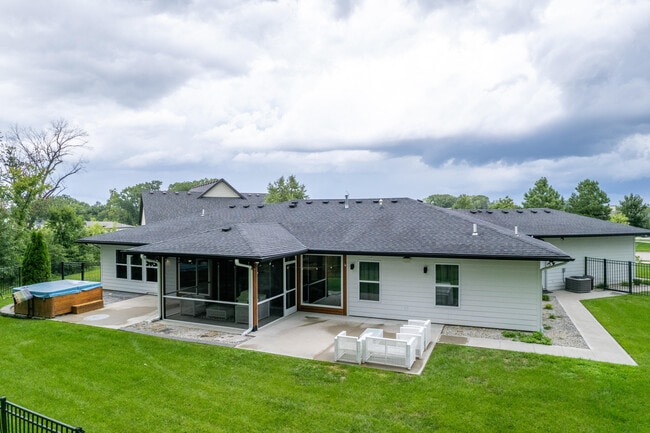 Building Photo - 609 Black Wolf Lp