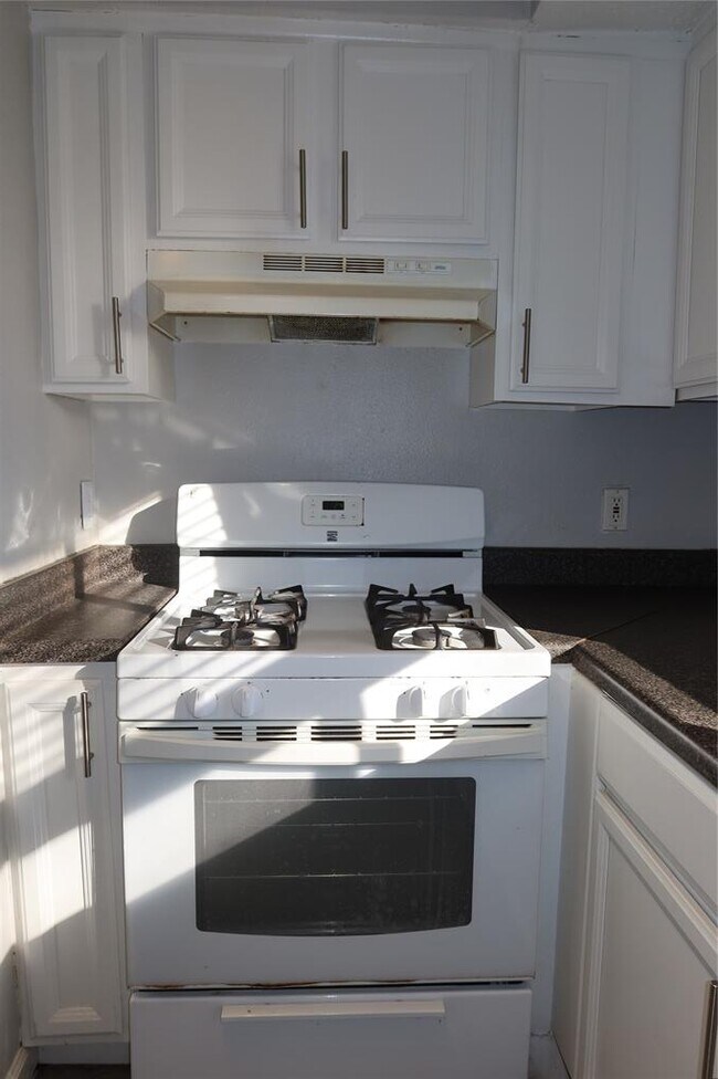 Building Photo - 2005 Glen Allen St