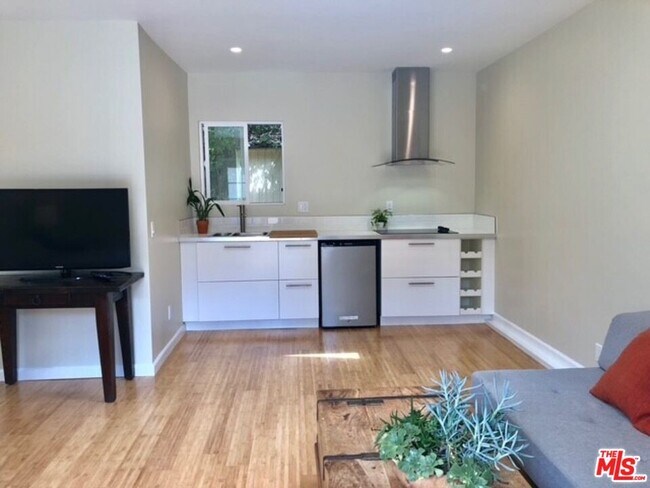 Building Photo - 4224 Beethoven St