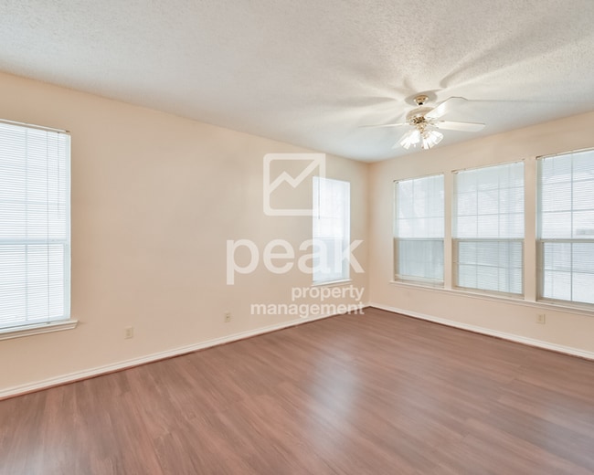 Building Photo - $2000! 3Bed/2.5Bath home in west Fort Worth!  Apply by 9/8 for Labor Day Savings! See description!