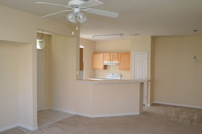 Building Photo - 9037 Lee Vista Blvd