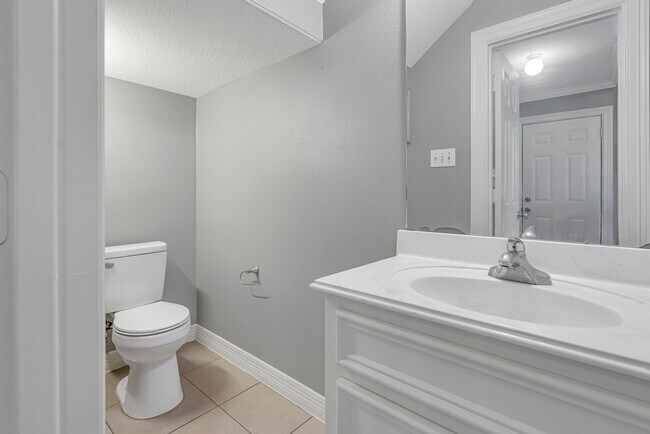 Building Photo - 1802 Eubanks St