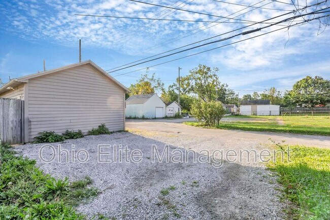 Building Photo - 2545 Sullivant Ave
