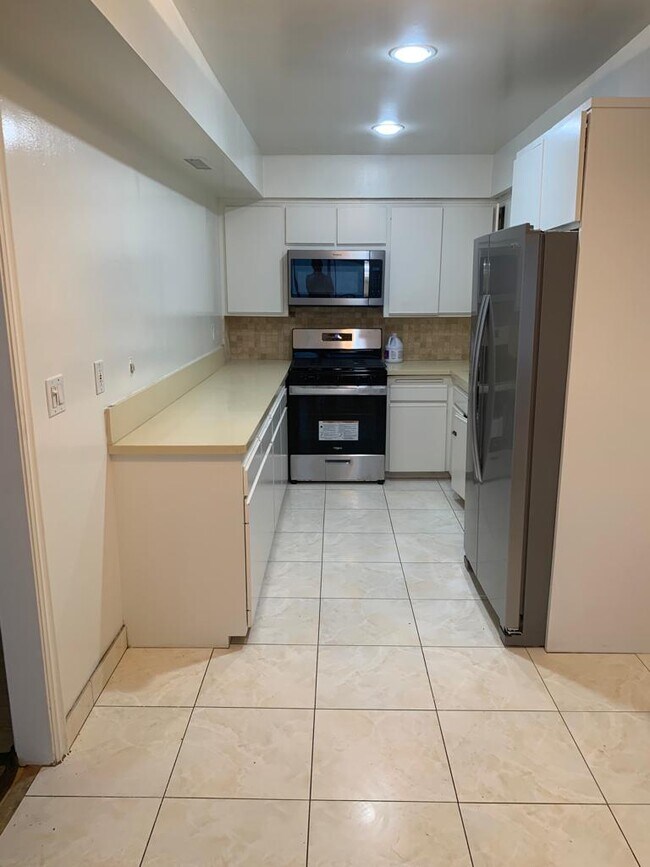 Building Photo - 1122 Peck Dr