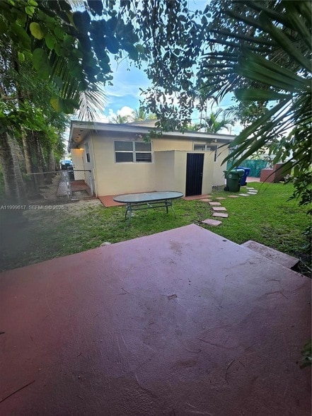 Building Photo - 2834 SW 37th Ave