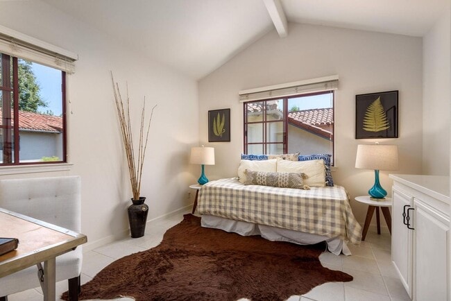 Building Photo - Great Location 3 bdrm townhome