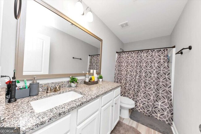 Building Photo - 66 Vicky Way